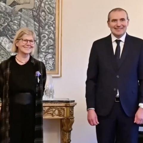 Áslaug Geirsdóttir og Forseti Íslands við veitingu fálkaorðunnar árið 2021